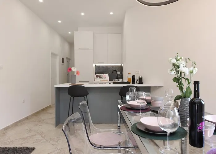 Malako Family Seline