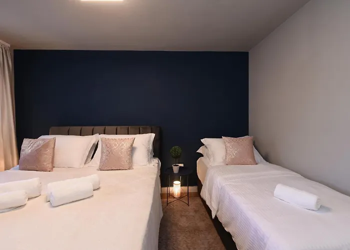 Malako Family Seline